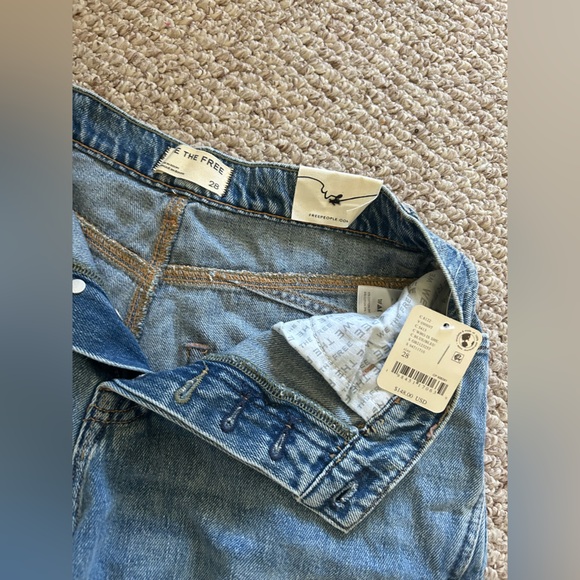 Free People NWT We The Free Westward Demi Barrel Jeans Size 28 - Picture 4 of 8